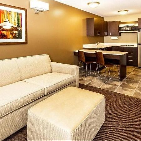 Microtel Inn & Suites By Wyndham Whitecourt Bagian luar foto