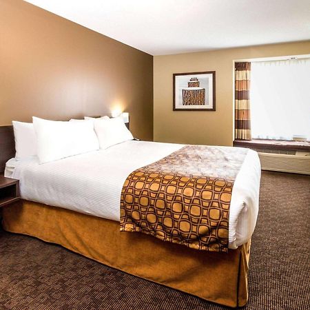 Microtel Inn & Suites By Wyndham Whitecourt Bagian luar foto