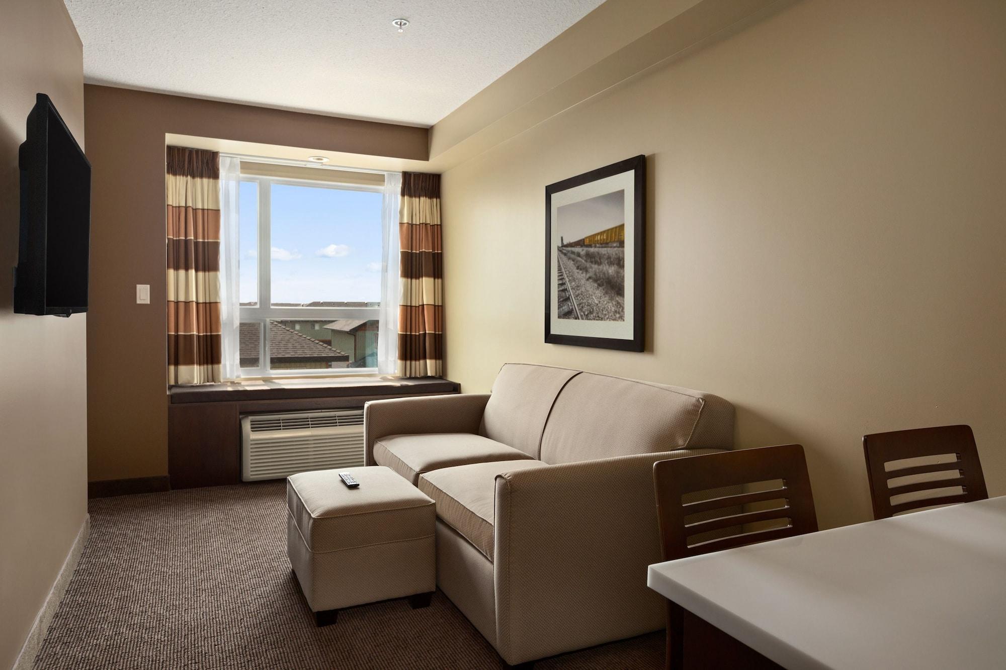Microtel Inn & Suites By Wyndham Whitecourt Bagian luar foto