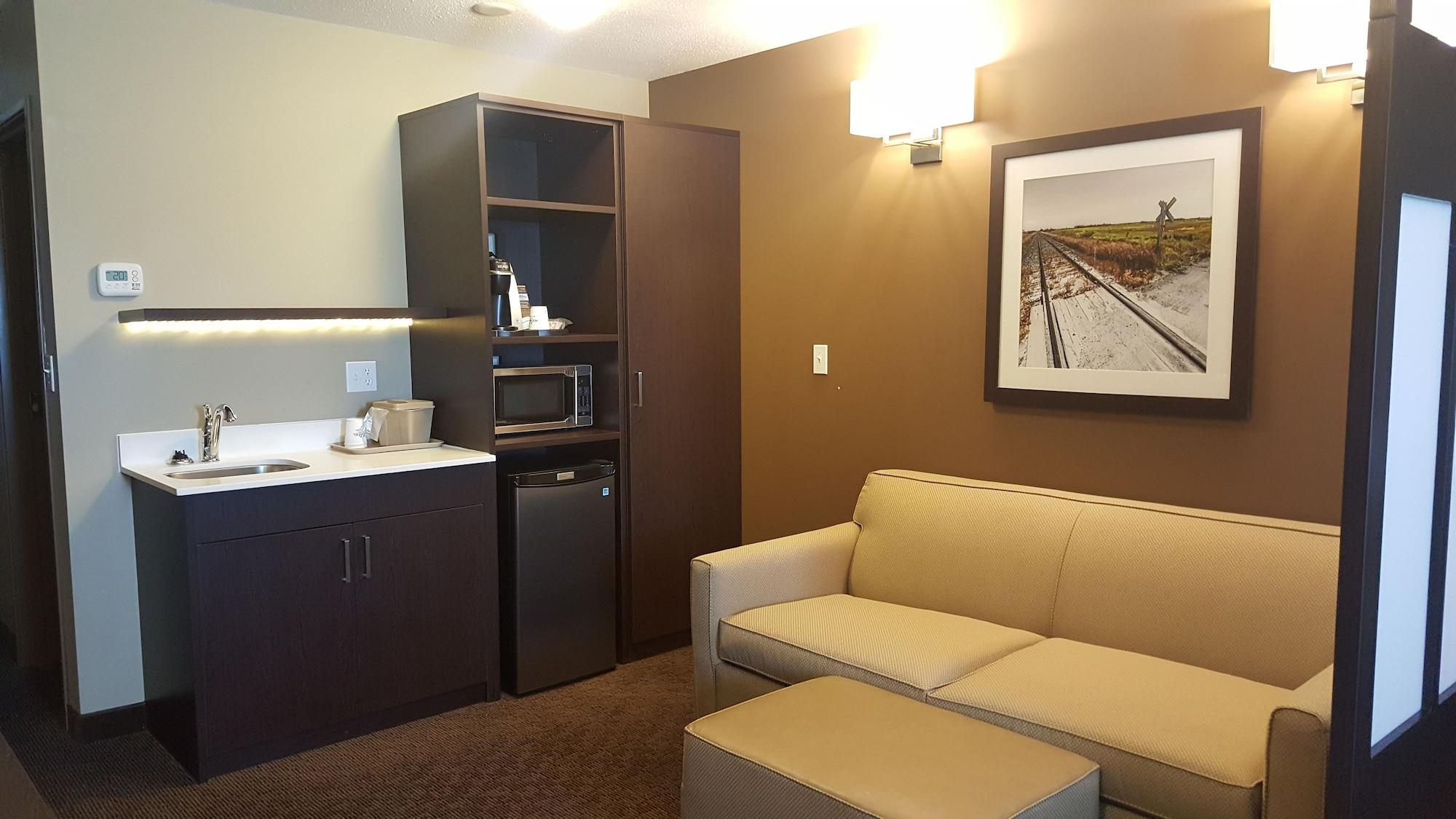 Microtel Inn & Suites By Wyndham Whitecourt Bagian luar foto