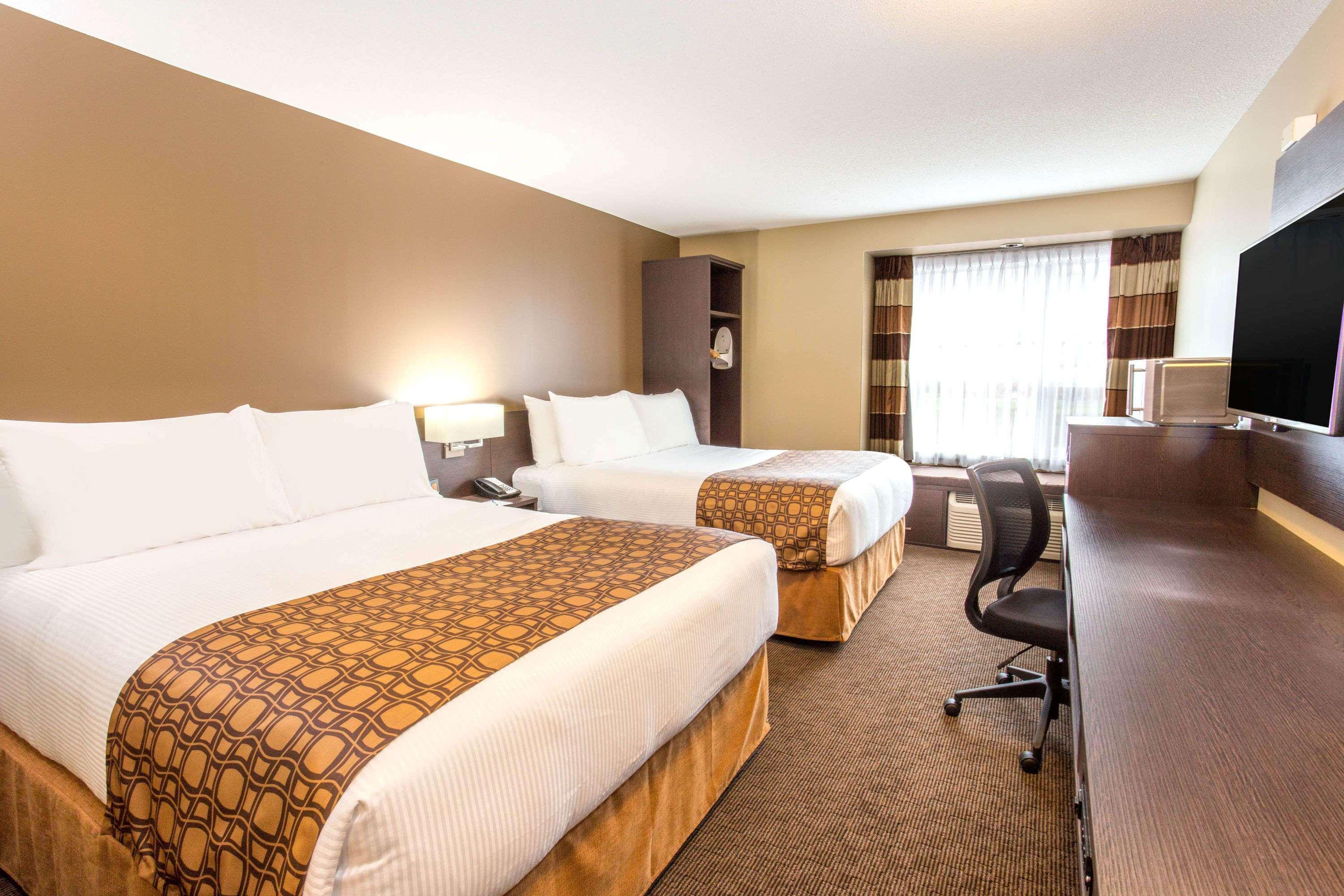 Microtel Inn & Suites By Wyndham Whitecourt Bagian luar foto