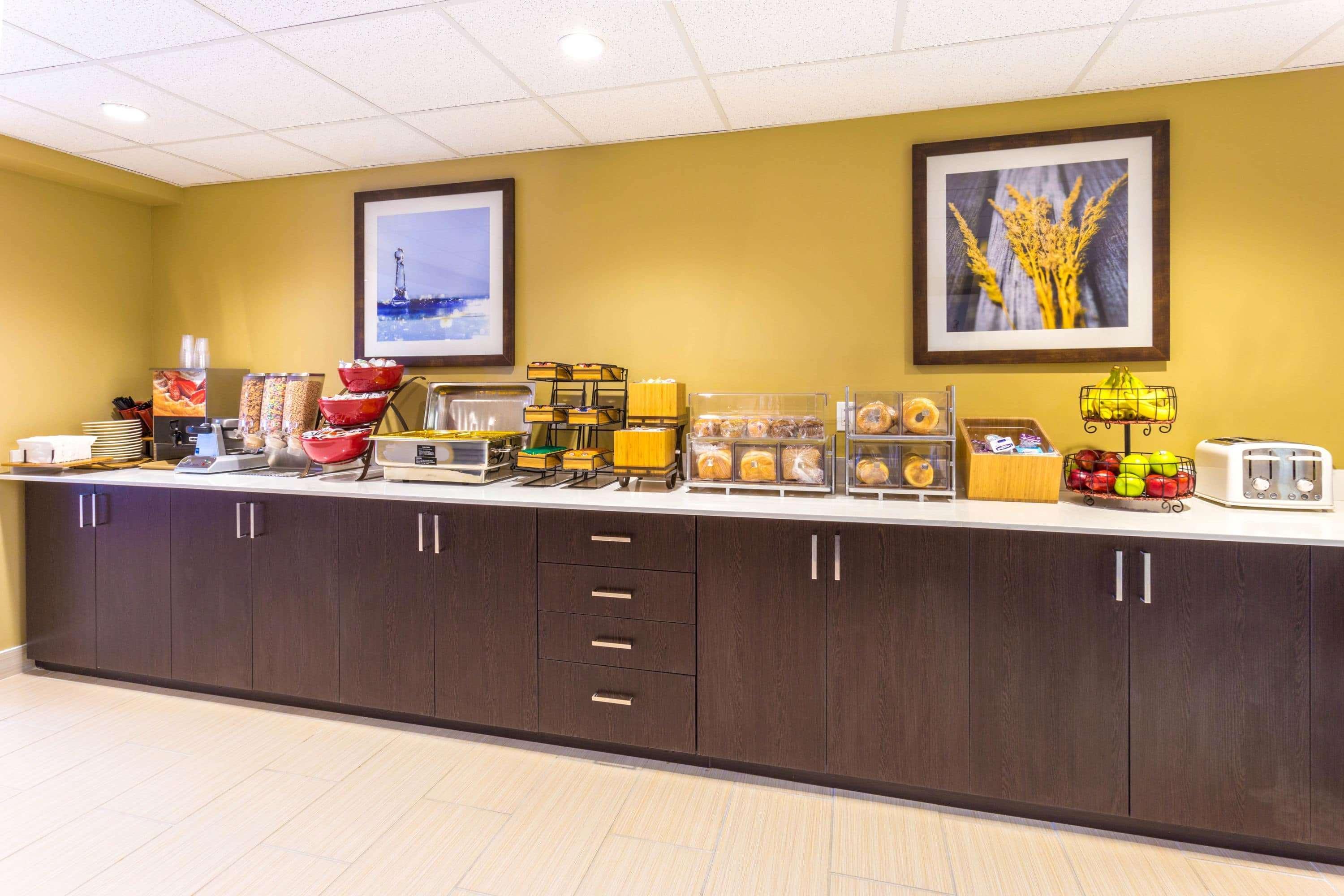 Microtel Inn & Suites By Wyndham Whitecourt Bagian luar foto