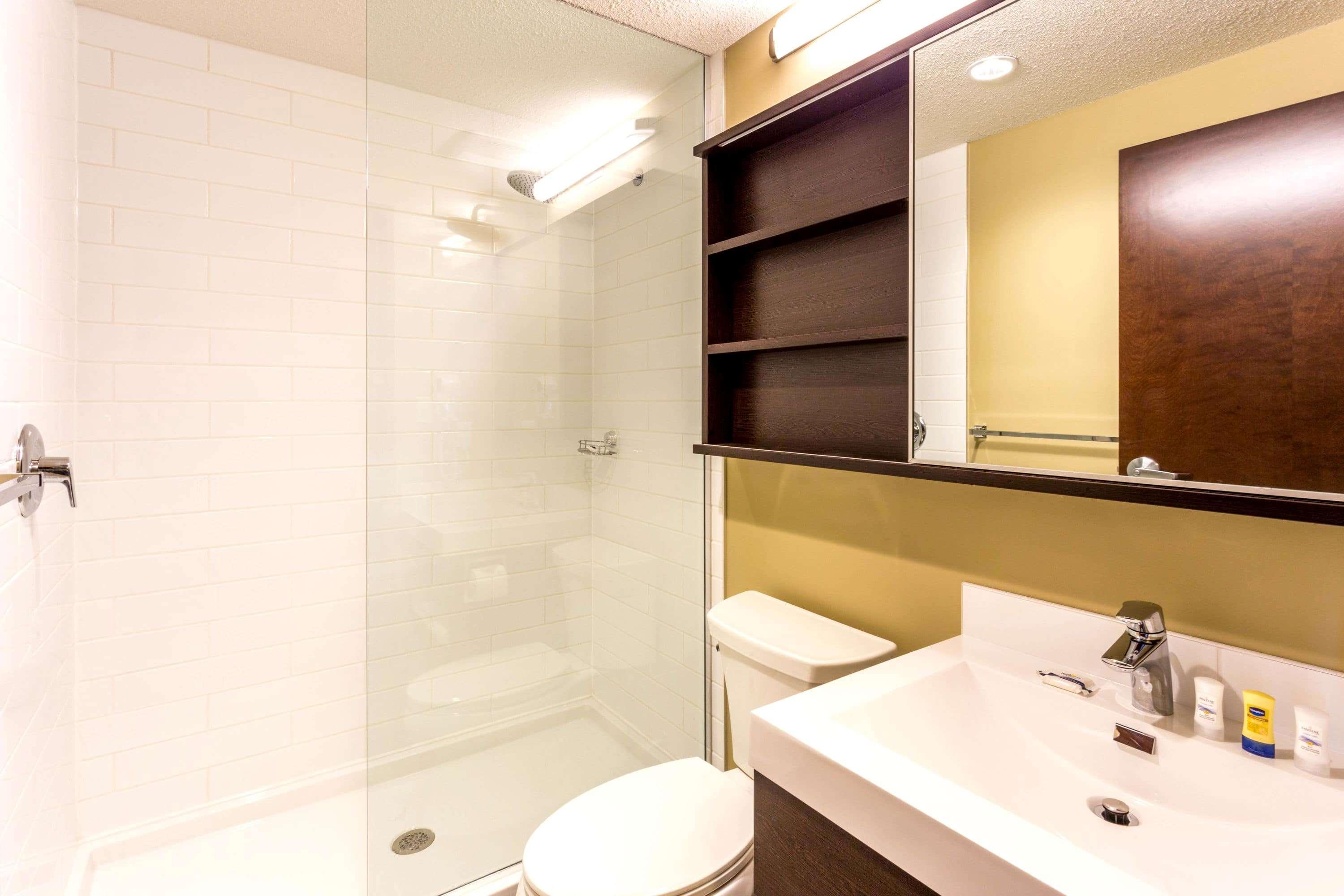Microtel Inn & Suites By Wyndham Whitecourt Bagian luar foto