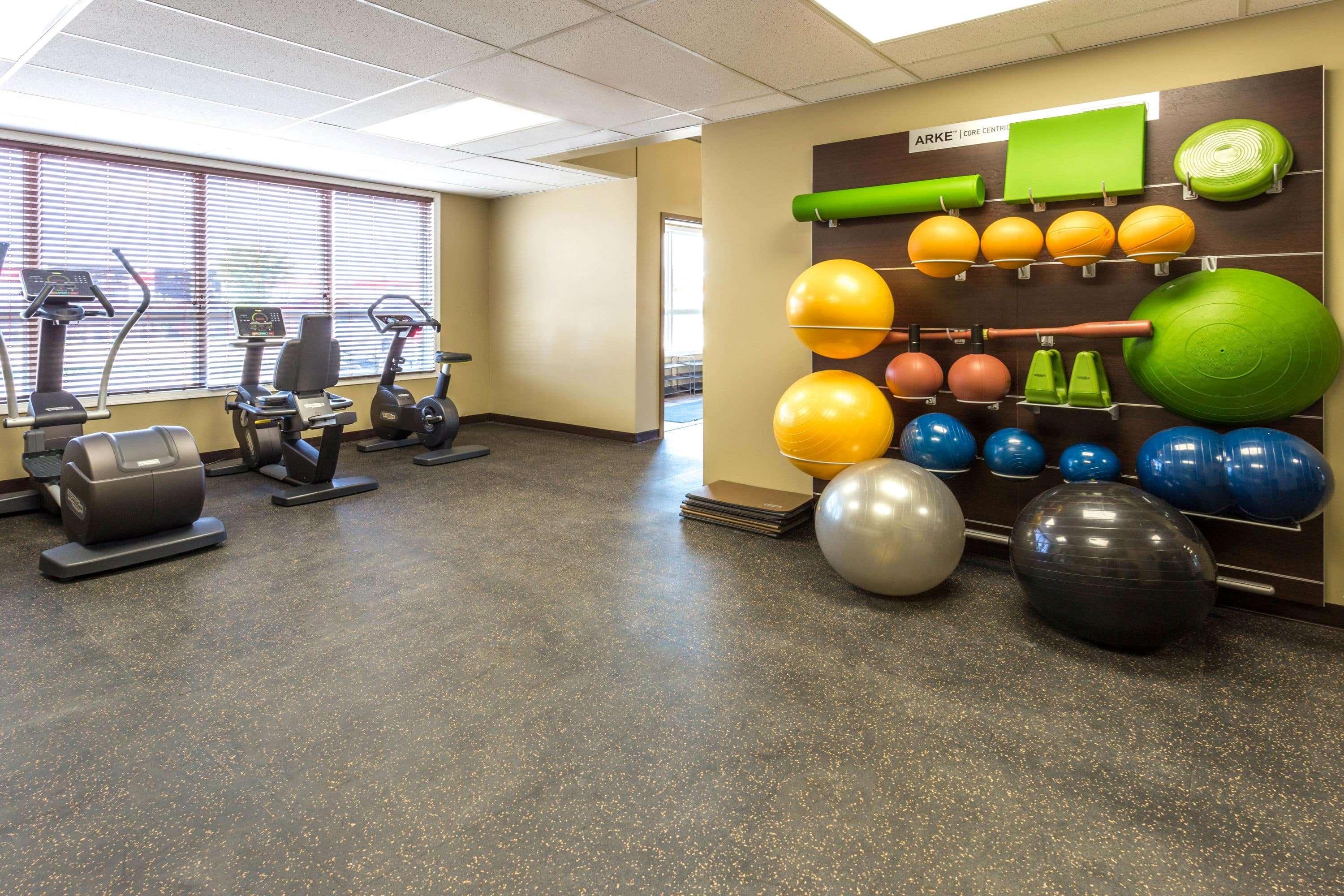 Microtel Inn & Suites By Wyndham Whitecourt Bagian luar foto
