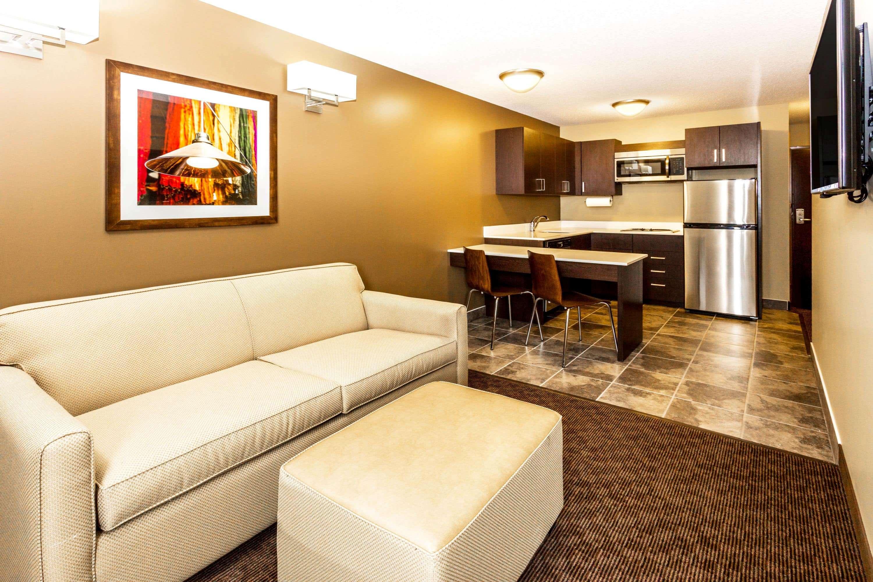 Microtel Inn & Suites By Wyndham Whitecourt Bagian luar foto