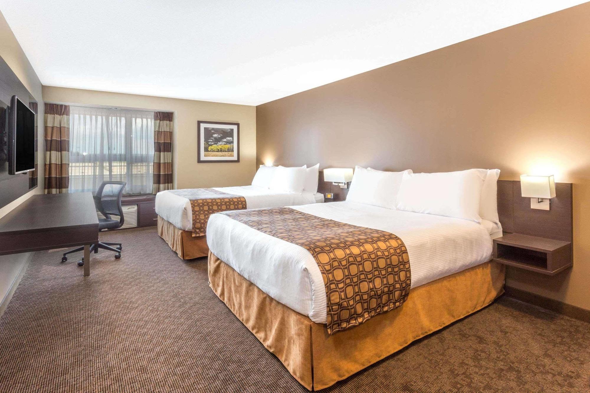Microtel Inn & Suites By Wyndham Whitecourt Bagian luar foto
