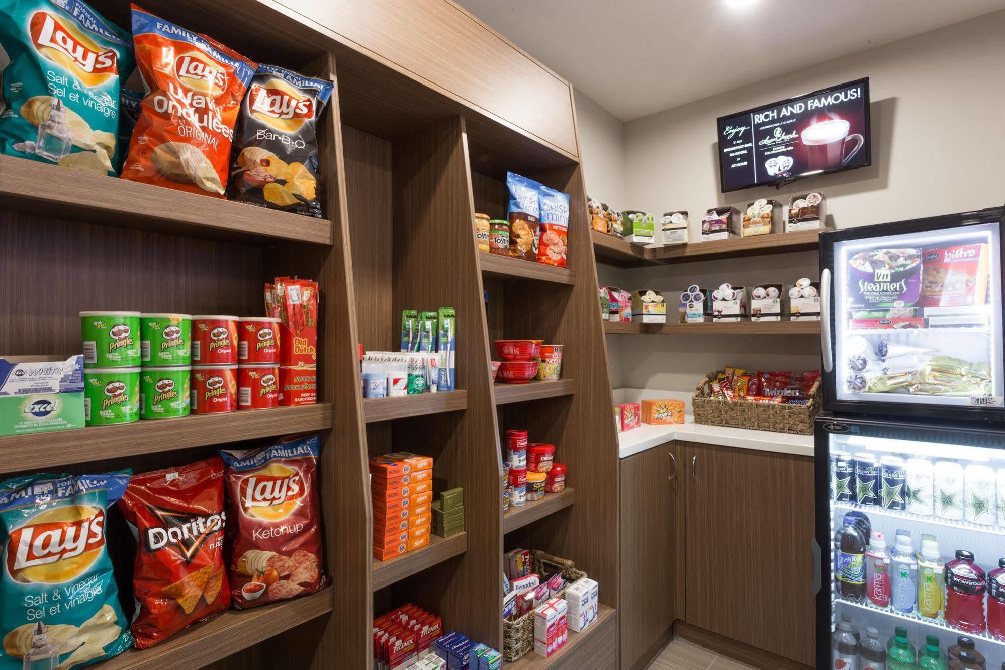 Microtel Inn & Suites By Wyndham Whitecourt Bagian luar foto