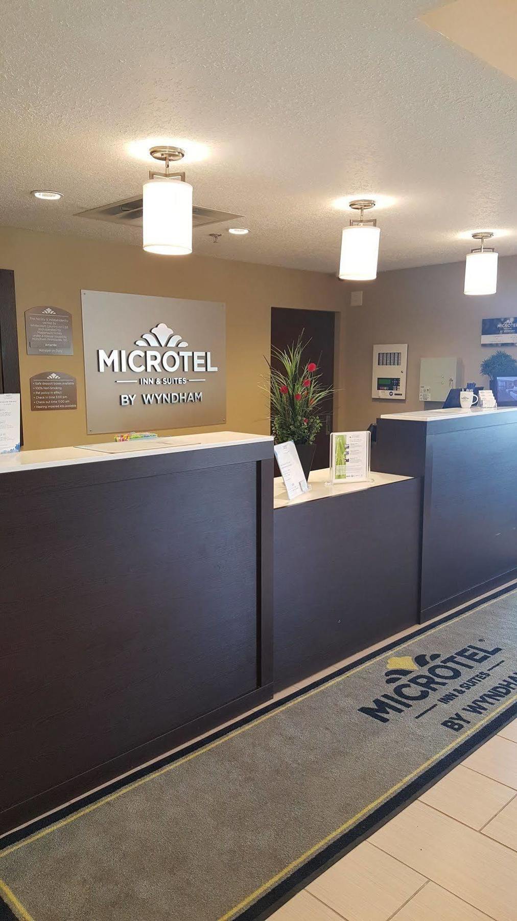 Microtel Inn & Suites By Wyndham Whitecourt Bagian luar foto
