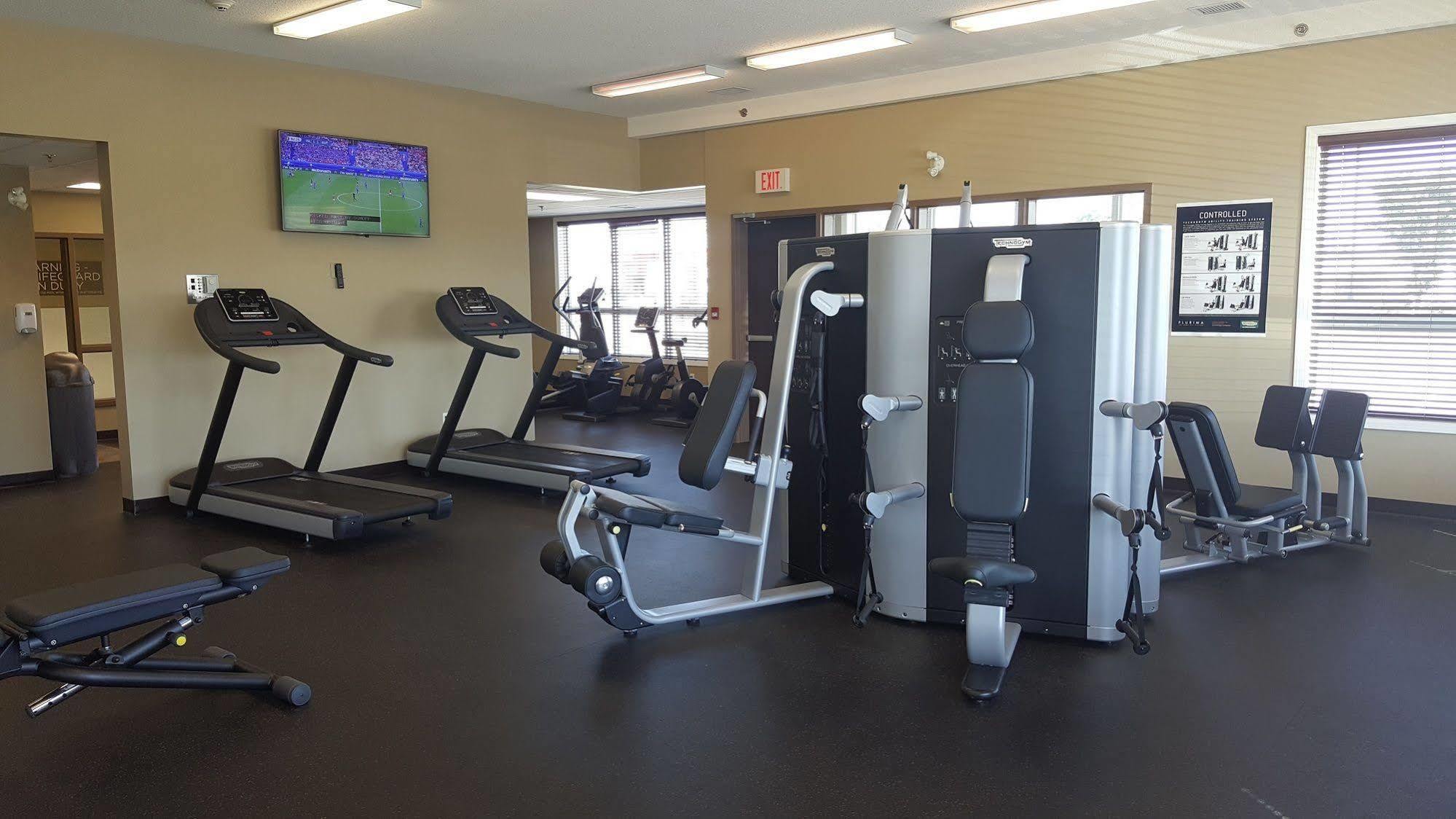 Microtel Inn & Suites By Wyndham Whitecourt Bagian luar foto