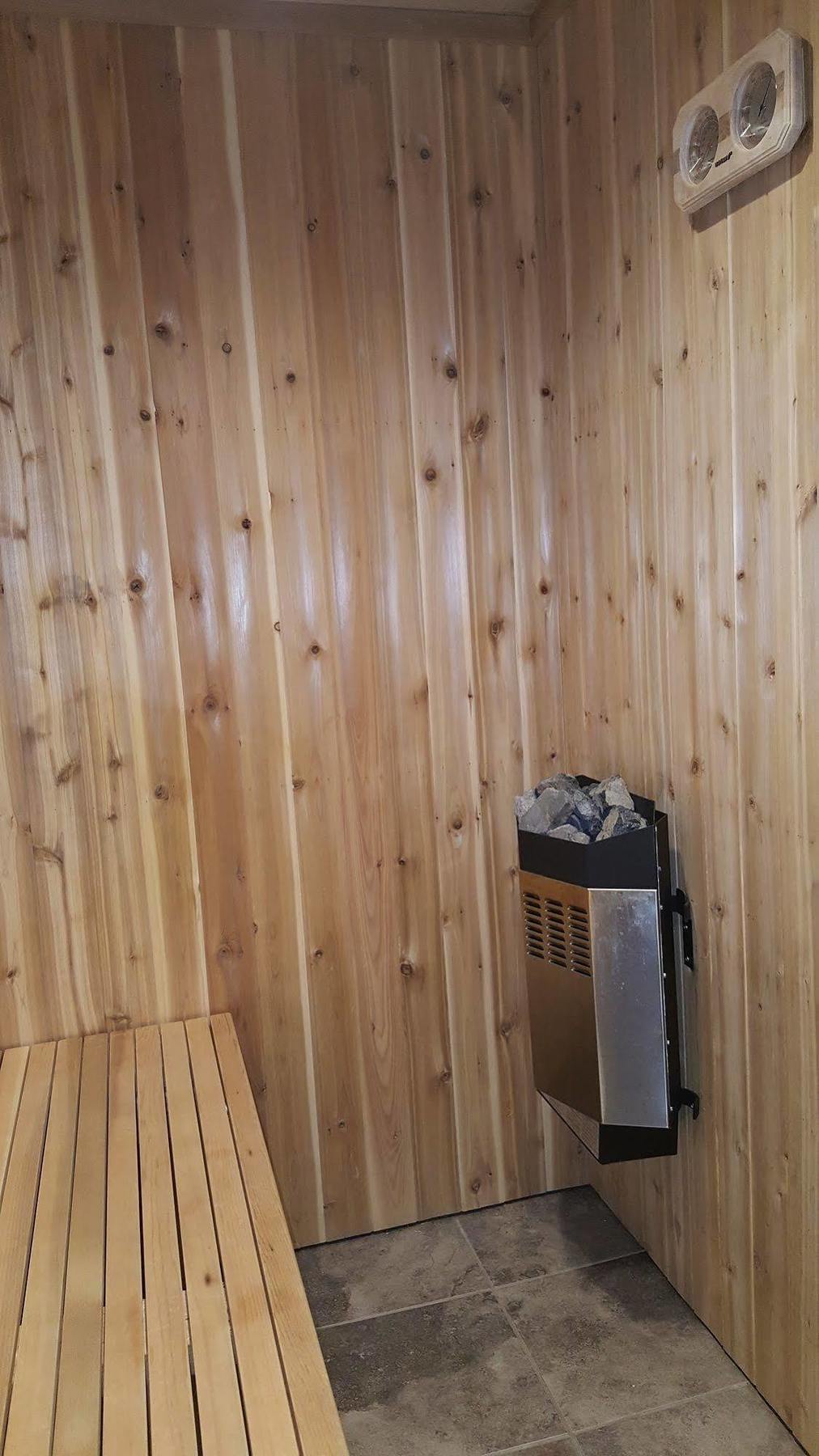 Microtel Inn & Suites By Wyndham Whitecourt Bagian luar foto